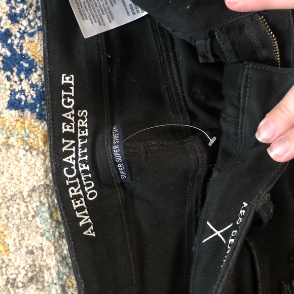 BRAND NEW NEVER WORN! AE black distressed jeans - Picture 3 of 4